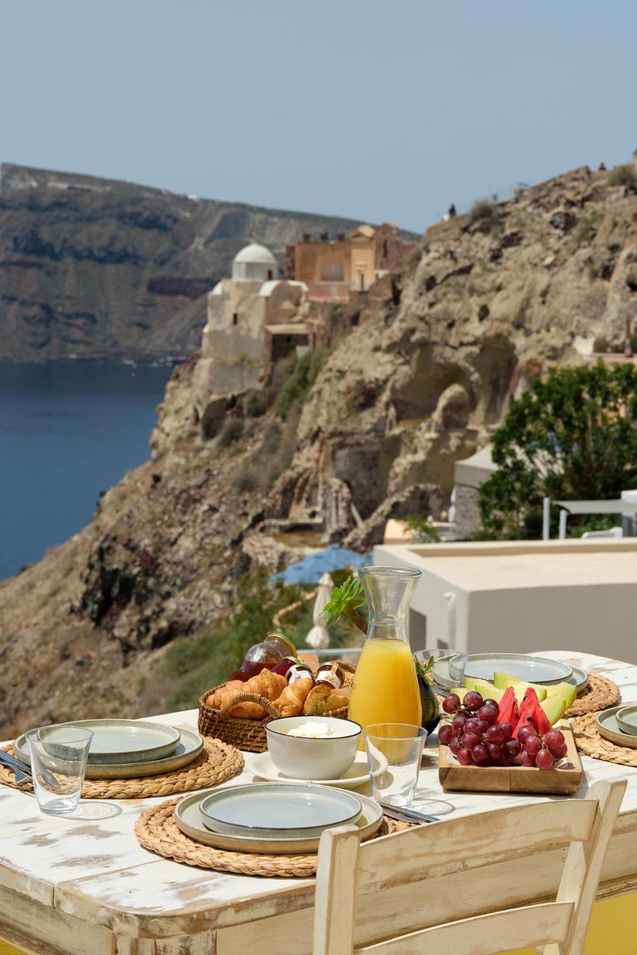 Ilivatos - Elegant Villa On The Caldera'S Edge Ía Kültér fotó