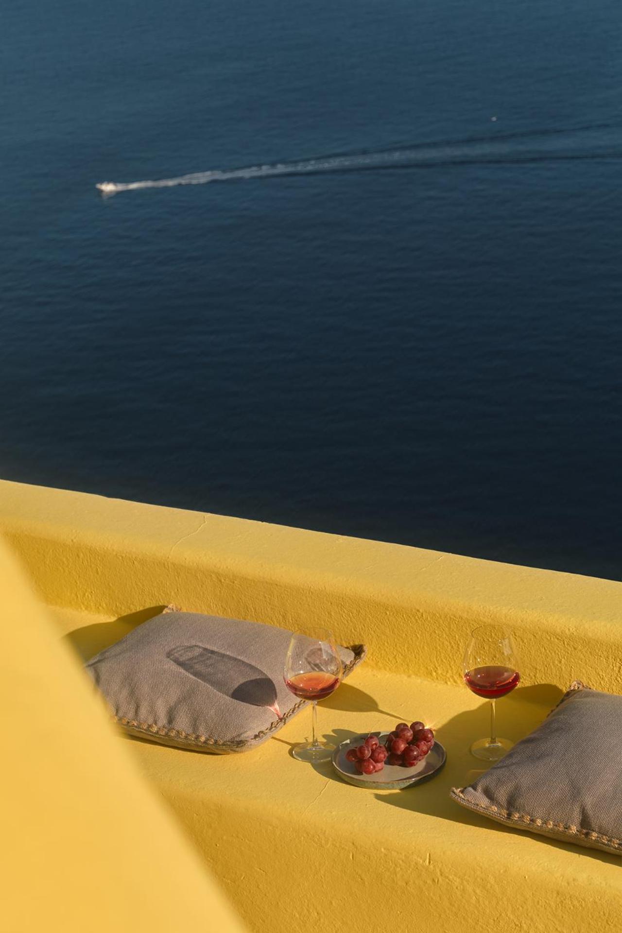 Ilivatos - Elegant Villa On The Caldera'S Edge Ía Kültér fotó